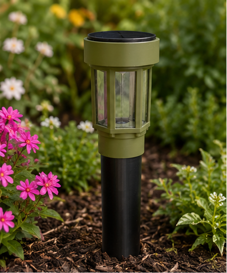 Decorative Clear Glass LED Solar Landscape Light with Riser – Natural Green