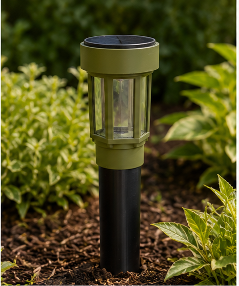 Decorative Clear Glass LED Solar Landscape Light with Riser – Natural Green