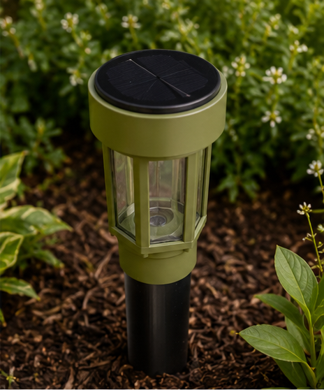 Decorative Clear Glass LED Solar Landscape Light with Riser – Natural Green