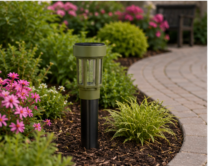 Decorative Clear Glass LED Solar Landscape Light with Riser – Natural Green