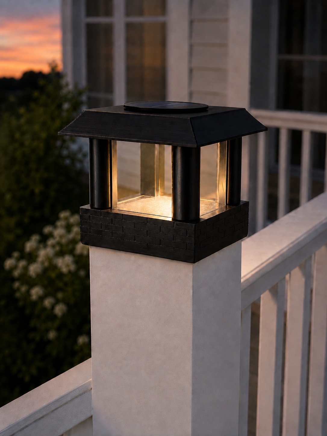 Round Column 4.5-Inch Low-Profile Roof Solar Post Cap Light – Black