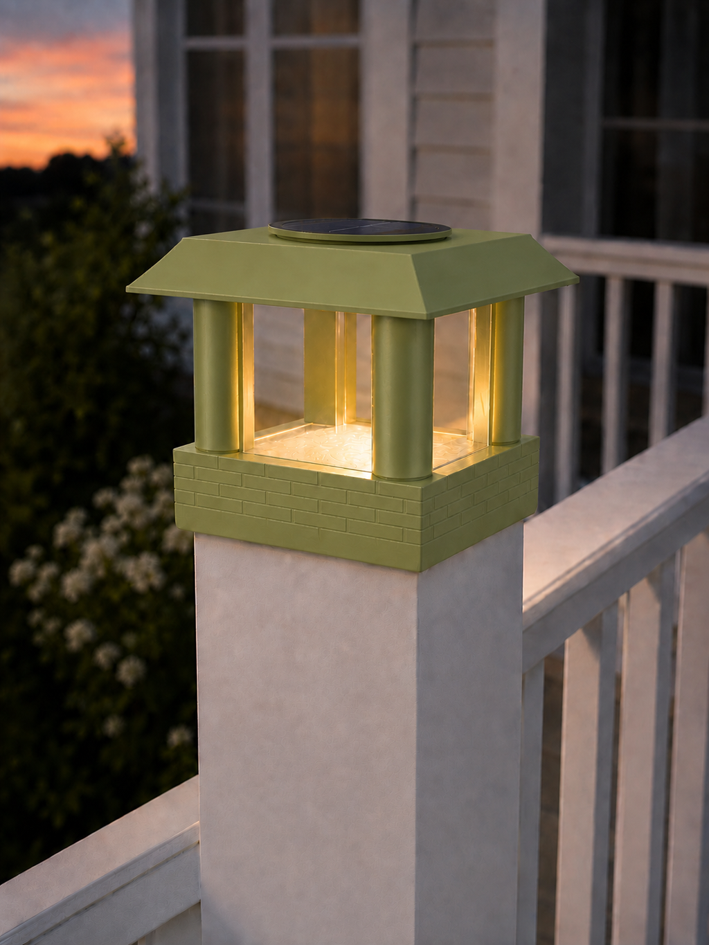 Round Column 4.5-Inch Low-Profile Roof Solar Post Cap Light – Natural Green