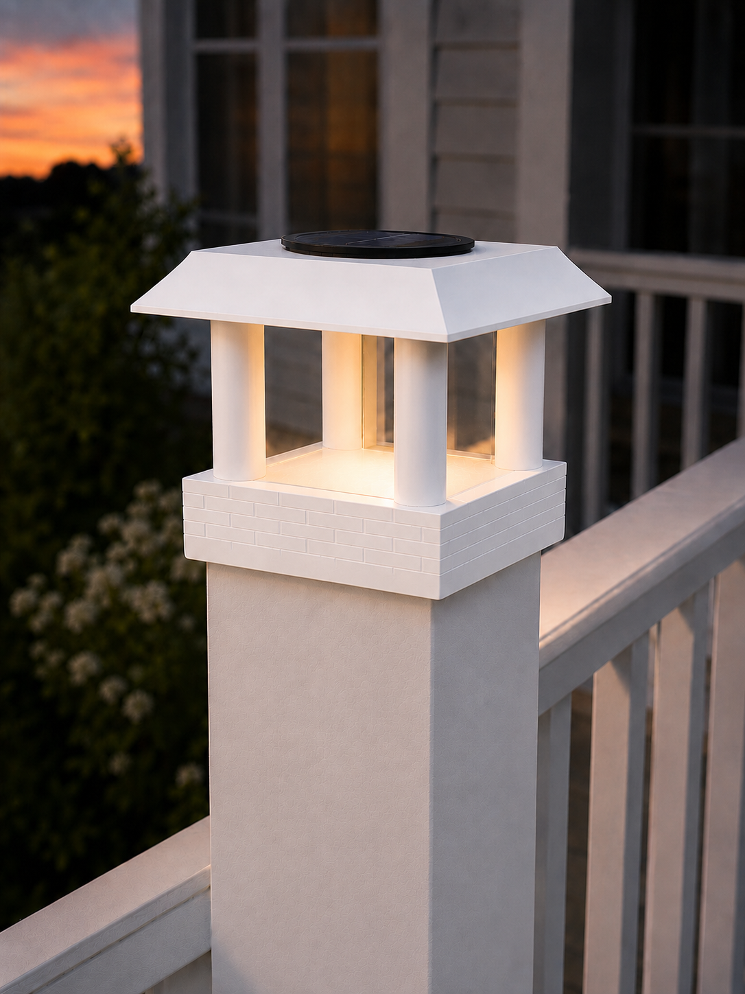 Round Column 4.5-Inch Low-Profile Roof Solar Post Cap Light – White