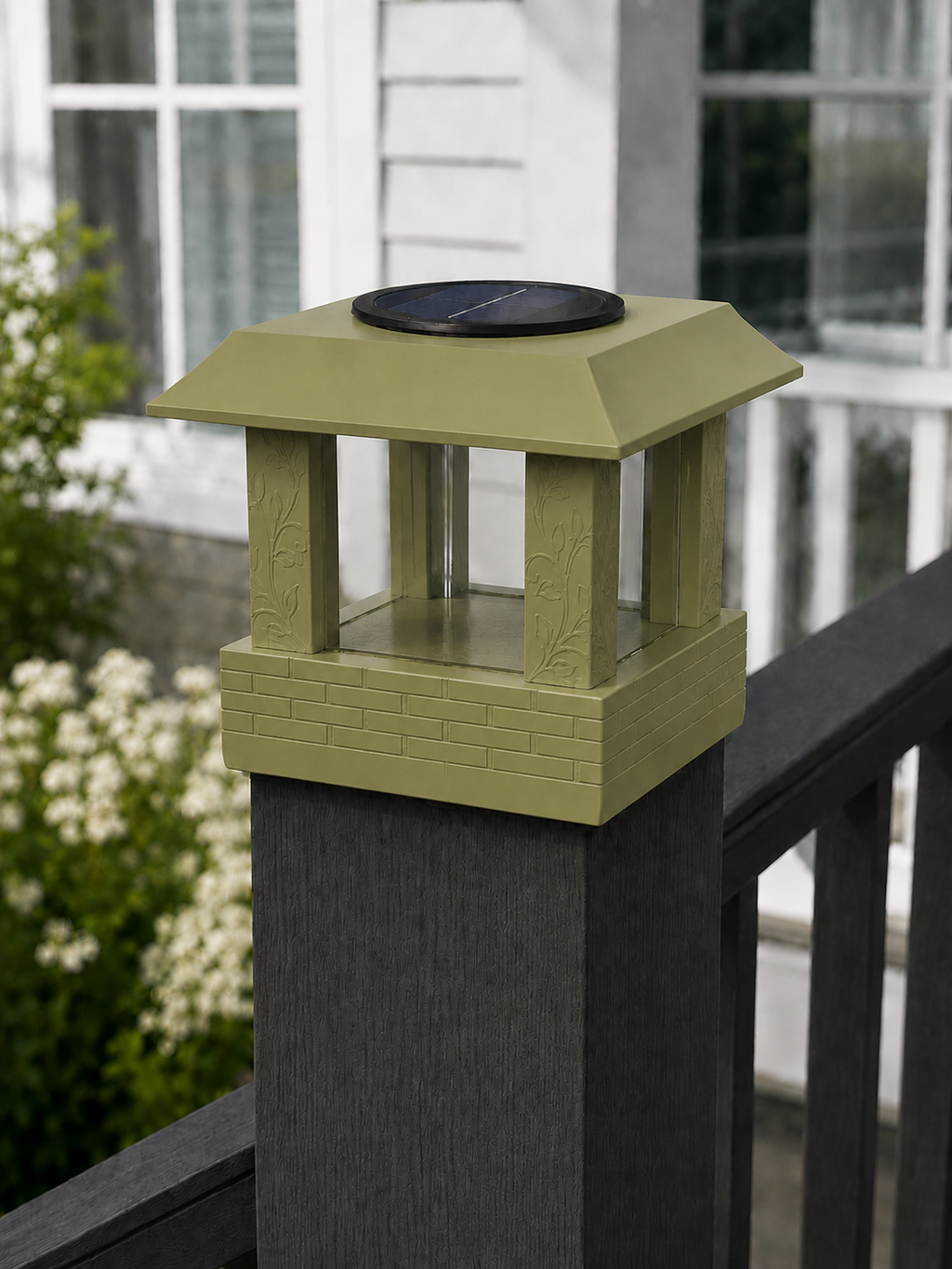 Square Leaf 4.5-Inch Low-Profile Roof Solar Post Cap Light – Natural Green