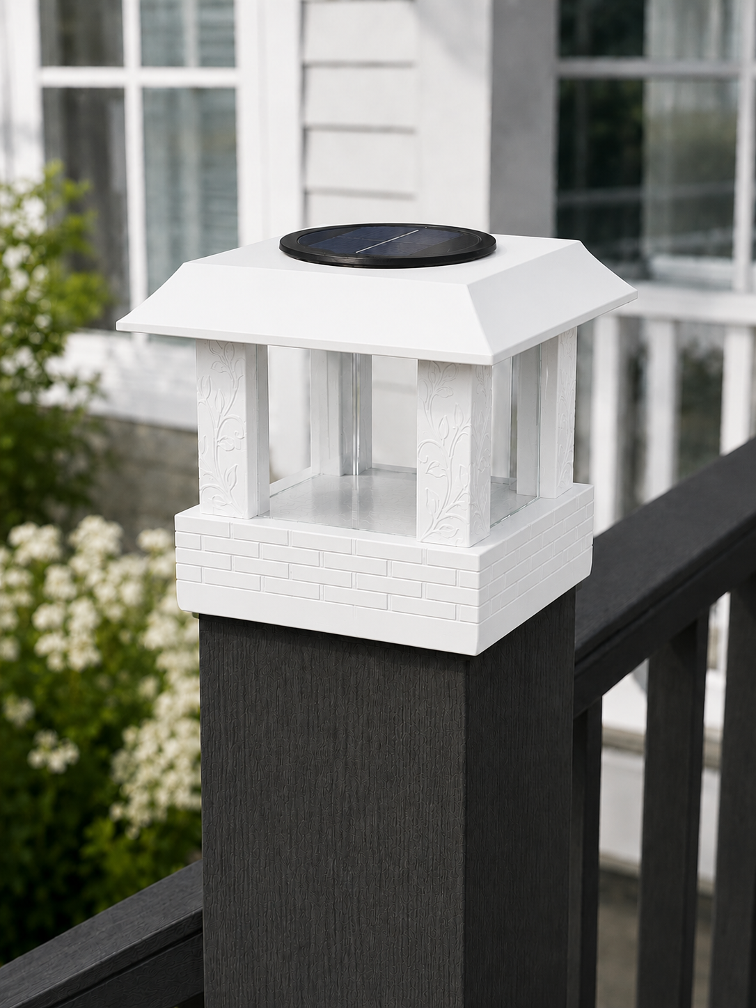 Square Leaf 4.5-Inch Low-Profile Roof Solar Post Cap Light – White
