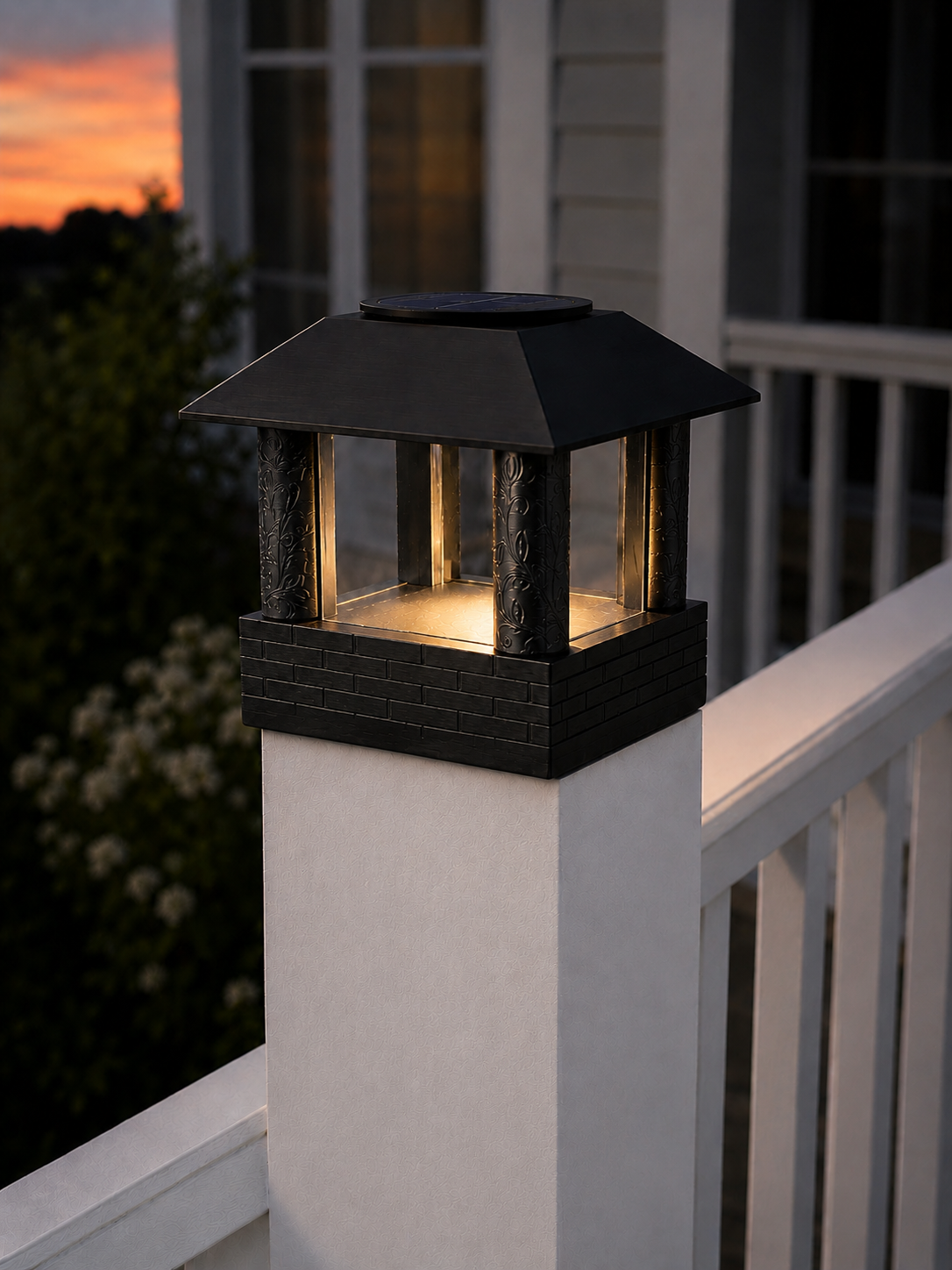 Round Leaf Column 4.5-Inch High-Profile Roof Solar Post Cap Light – Black