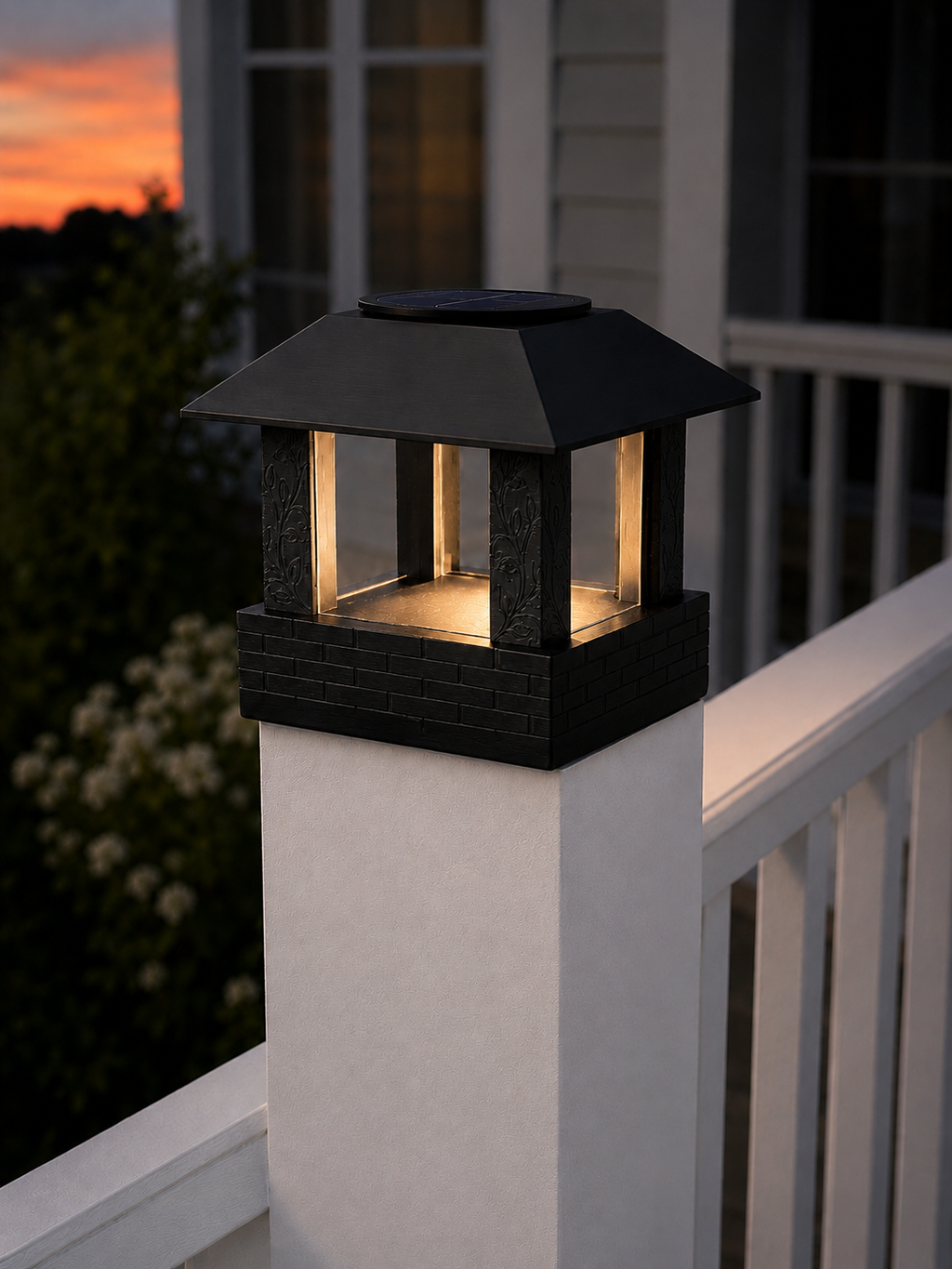 Square Leaf 4.5-Inch High-Profile Roof Solar Post Cap Light – Black