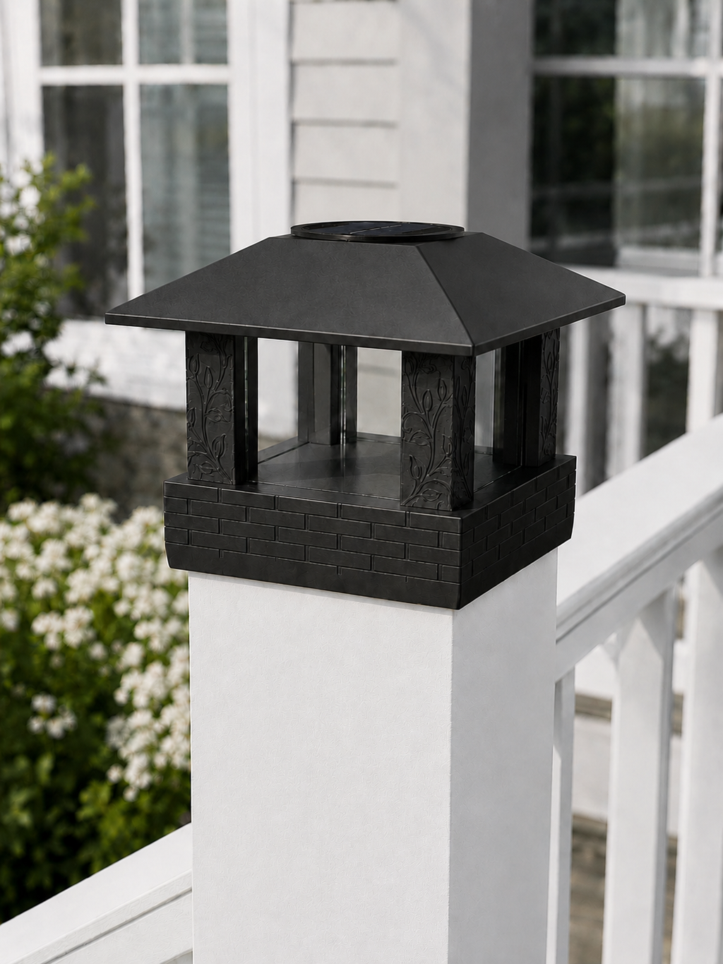 Square Leaf 4.5-Inch High-Profile Roof Solar Post Cap Light – Black
