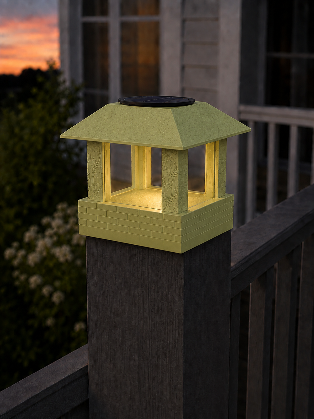 Square Leaf 4.5-Inch High-Profile Roof Solar Post Cap Light – Natural Green