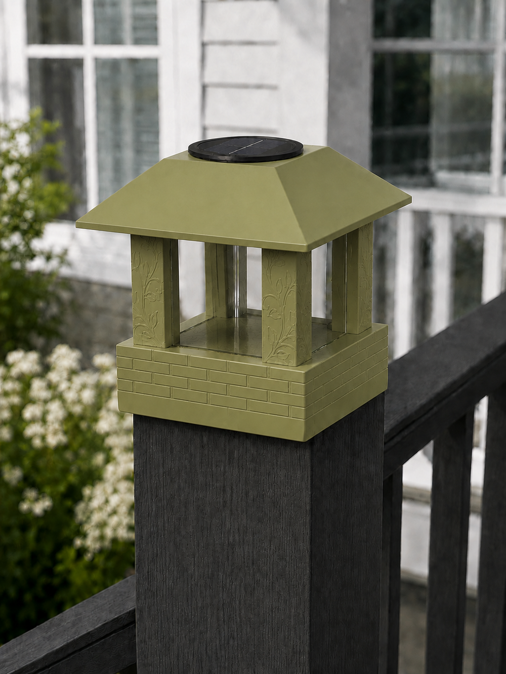Square Leaf 4.5-Inch High-Profile Roof Solar Post Cap Light – Natural Green