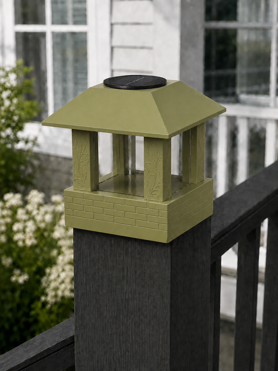 Square Leaf 4.5-Inch High-Profile Roof Solar Post Cap Light – Natural Green