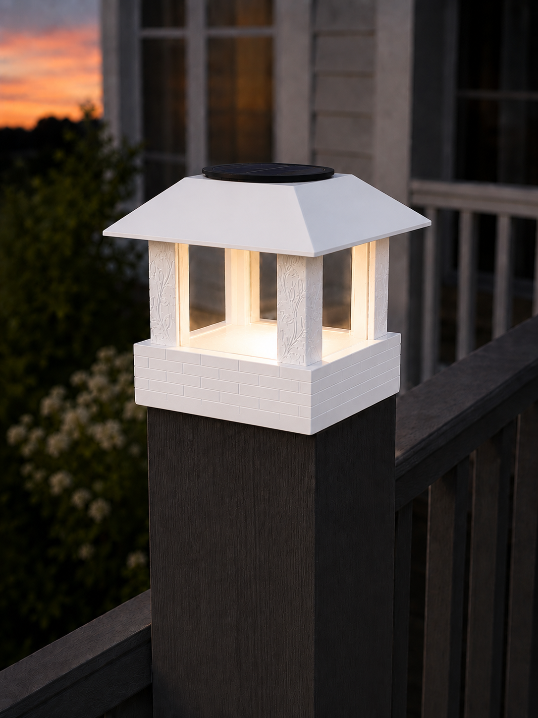 Square Leaf 4.5-Inch High-Profile Roof Solar Post Cap Light – White