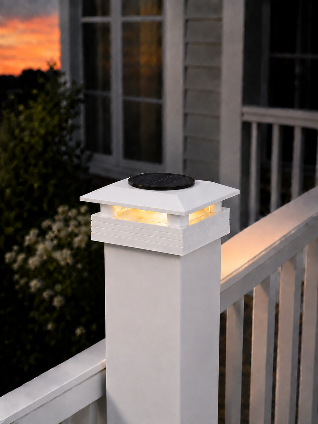 Round Column 4.5-Inch Low-Profile Roof Solar Post Cap Mood Light – White