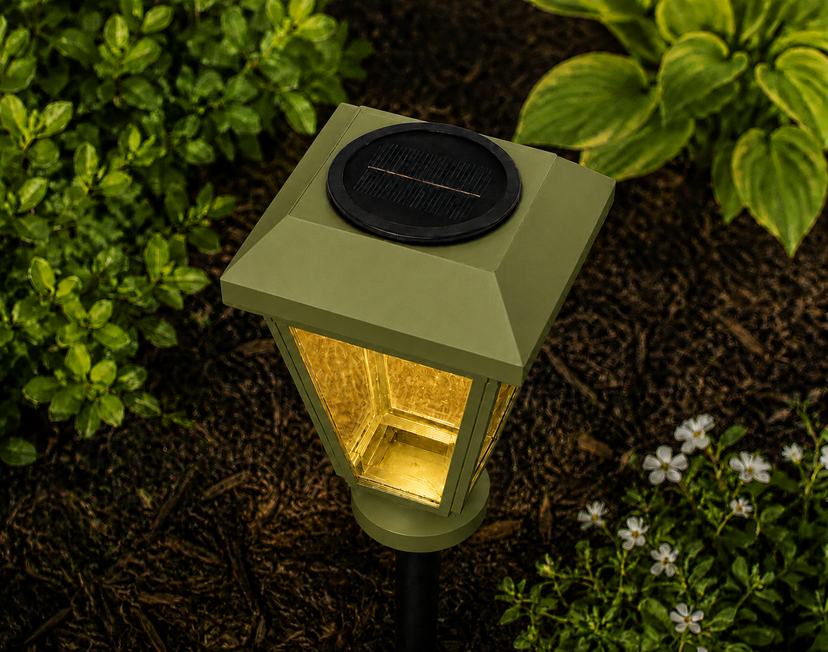 Lantern with Clear Glass LED Bulb Solar Landscape Light – Natural Green