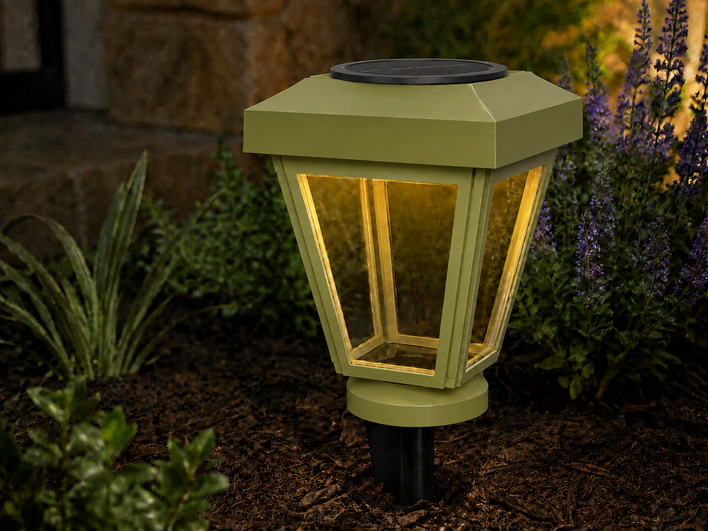 Lantern with Clear Glass LED Bulb Solar Landscape Light – Natural Green