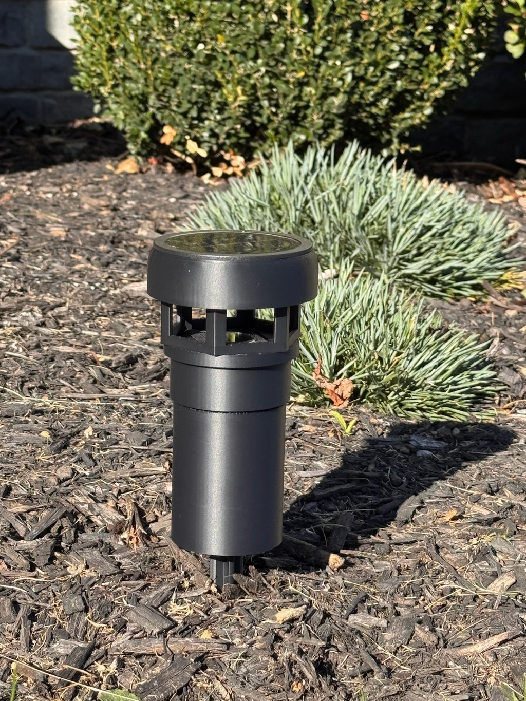 Decorative Solar LED Landscape Light with 3-Inch Riser – Black