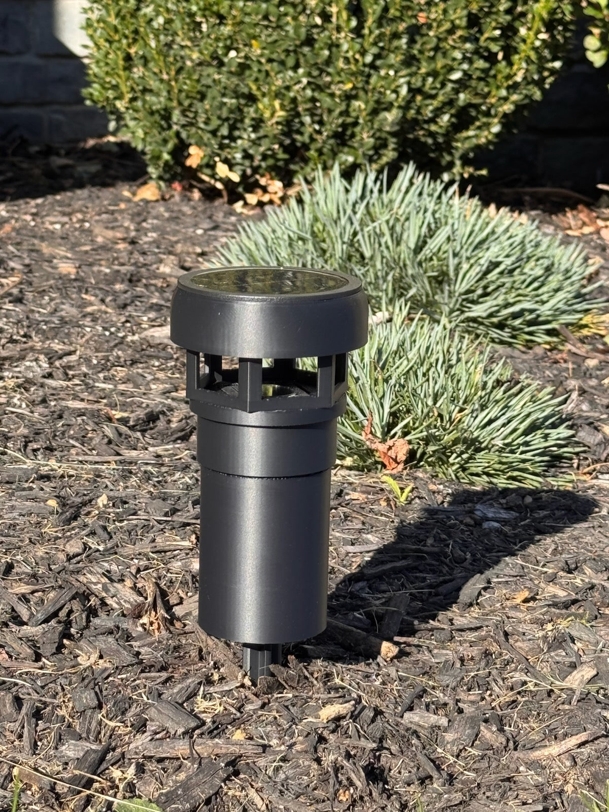 Decorative Solar LED Landscape Light with 3-Inch Riser – Black