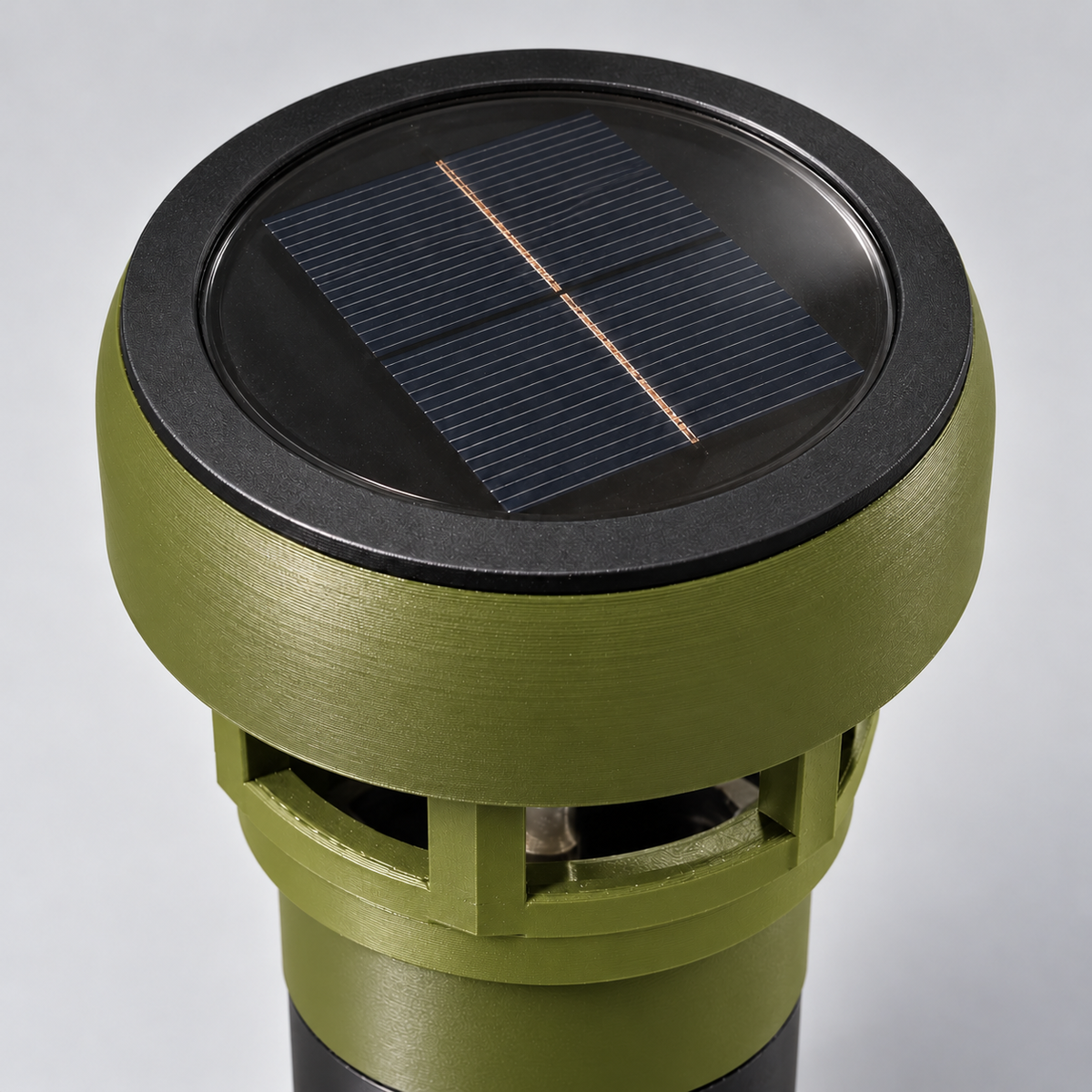 Decorative Solar LED Landscape Light with 3-Inch Riser – Natural Green