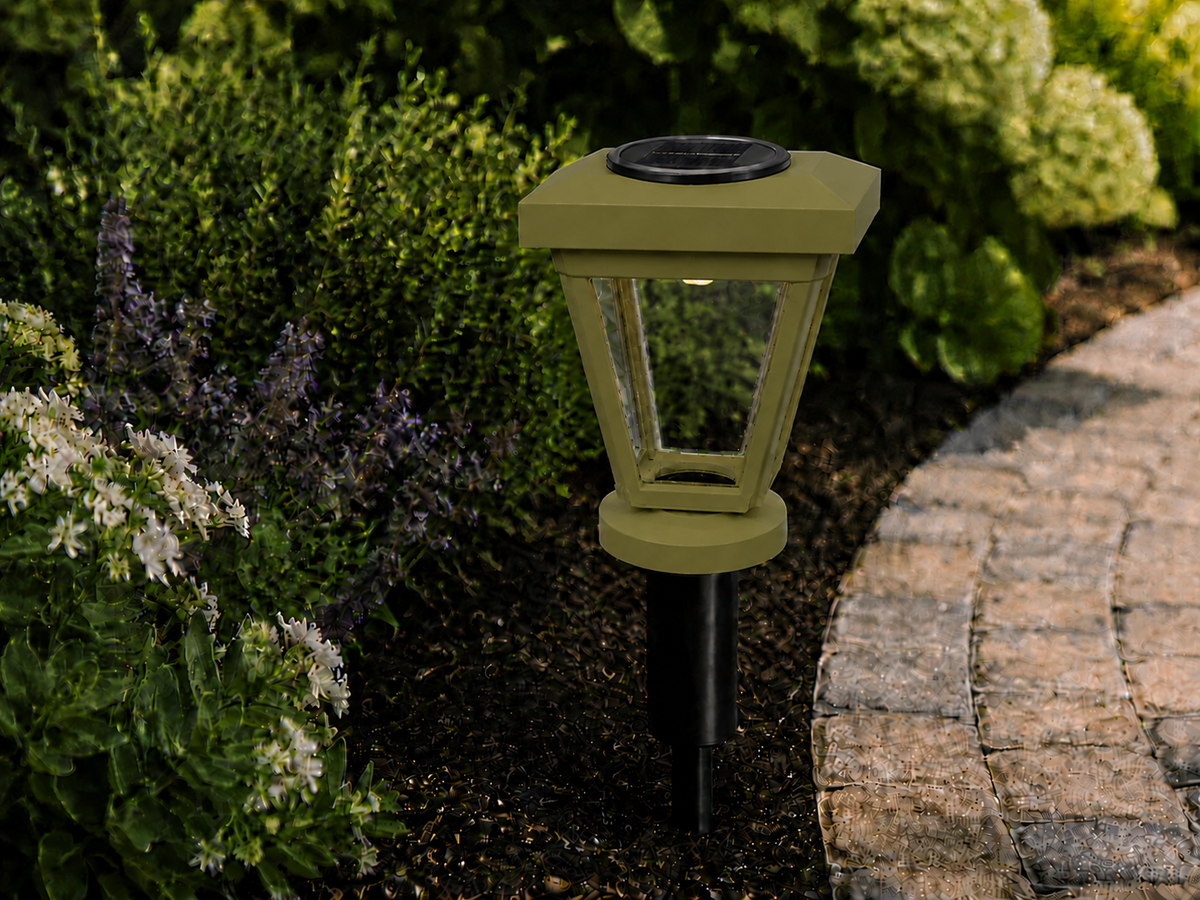 Green Lantern with 6-Inch Riser & Clear Glass LED Bulb for Landscape Lighting