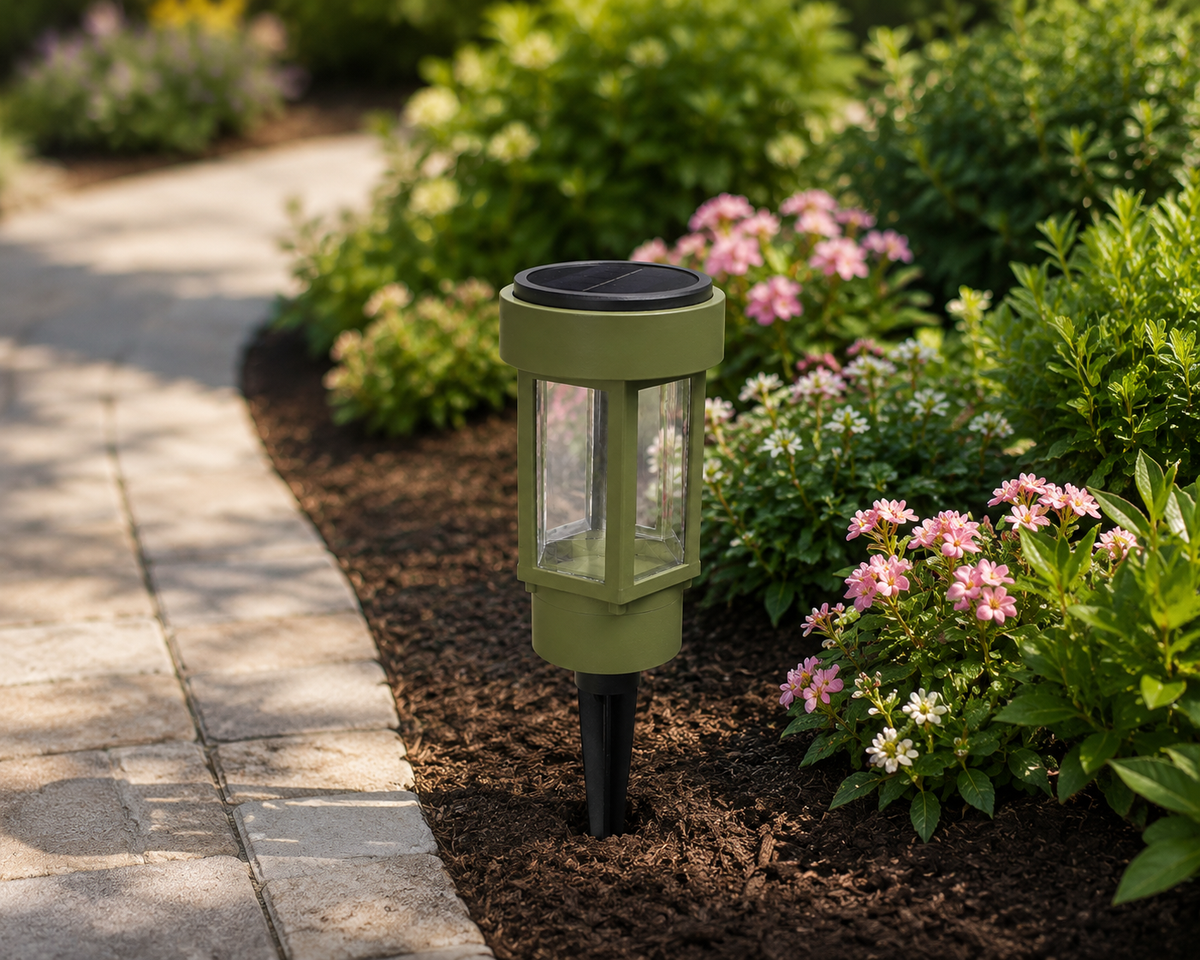 Decorative Clear Glass LED Solar Landscape Light – Natural Green