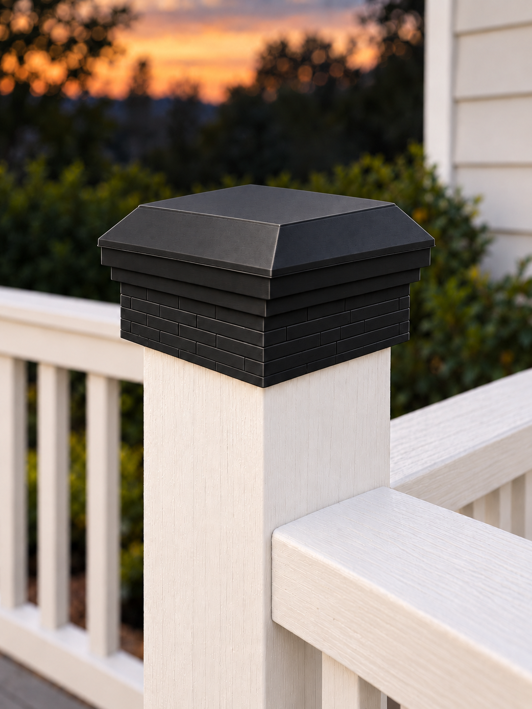 Deck Post Caps & Solar Lights – Black – Fits 4.5″ Posts